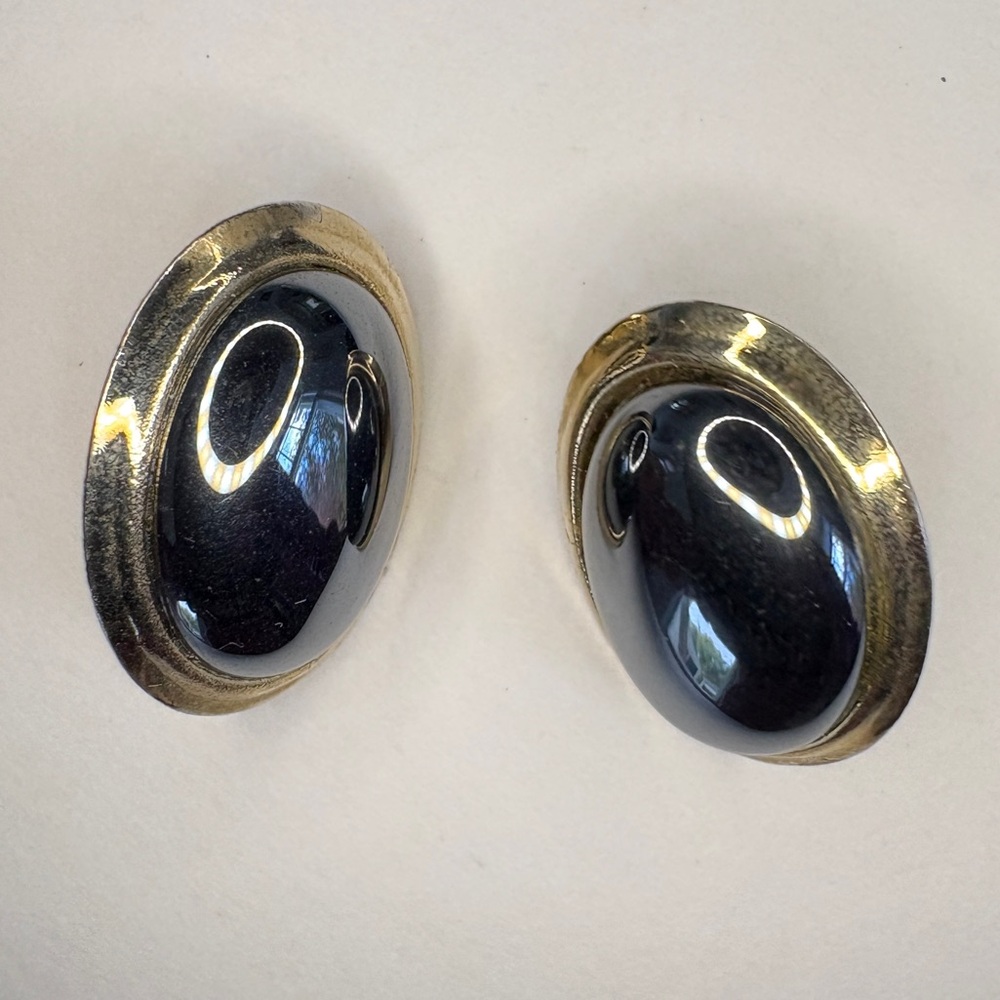 Vintage Hematite Cabochon Stud Earrings in Gold-Tone Setting (1970s–1980s)